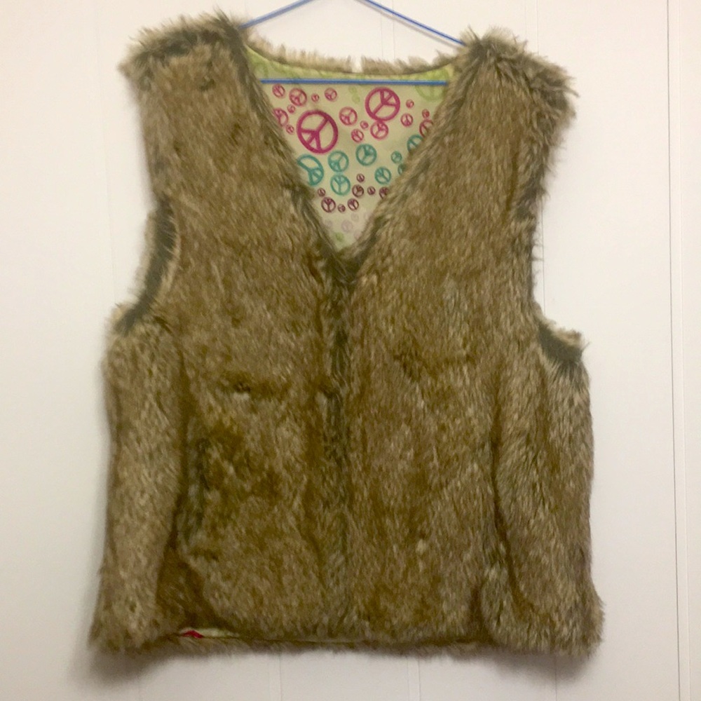 Women Faux fur fun vest (Outside 90%acrylic-10% polyester, lining 100% poly)M/L